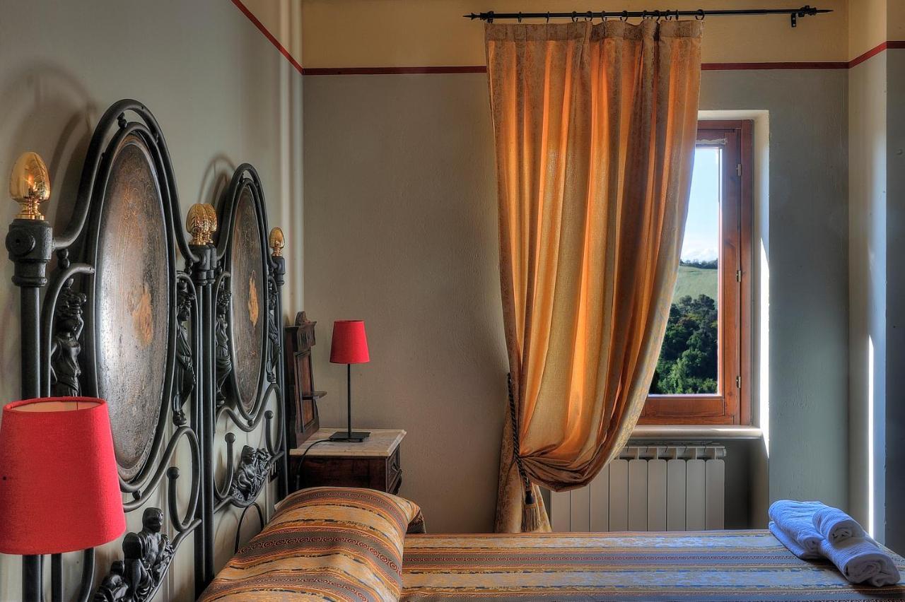 Albergo Diffuso Borgo Montemaggiore Montemaggiore al Metauro Buitenkant foto