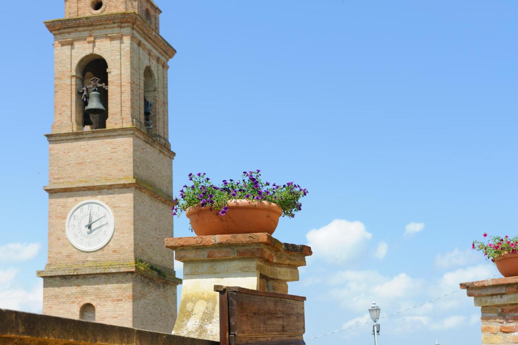 Albergo Diffuso Borgo Montemaggiore Montemaggiore al Metauro Buitenkant foto