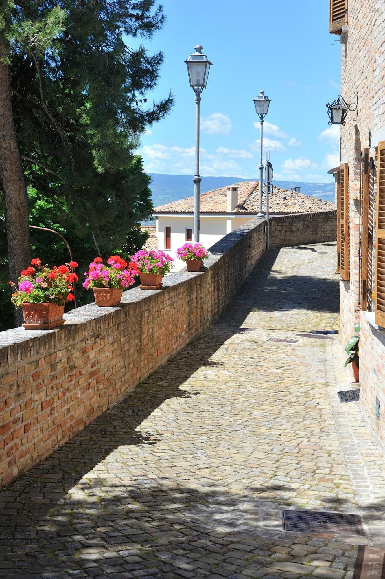 Albergo Diffuso Borgo Montemaggiore Montemaggiore al Metauro Buitenkant foto