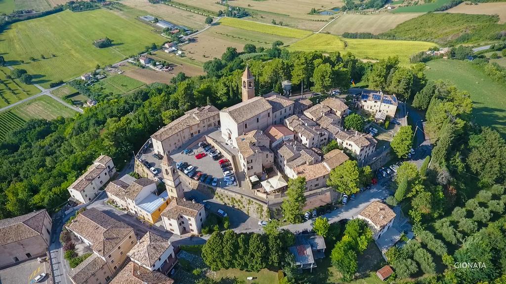 Albergo Diffuso Borgo Montemaggiore Montemaggiore al Metauro Buitenkant foto